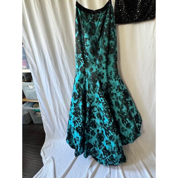 Sherri Hill Mermaid Two-Piece Evening Dress - Size 4 - Picture 10 of 16